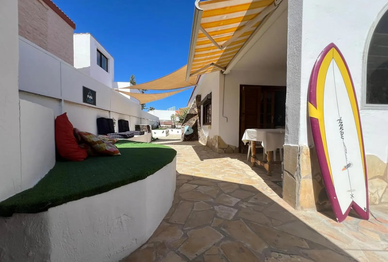 Pura Vida Surf Camp & School Hostel La Oliva Spain